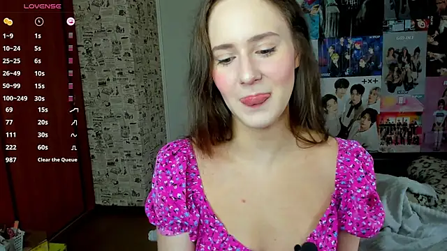 Snapshot of LucyRose3 chatting on 10.06.25 LucyRose3 online show from 10.06.25