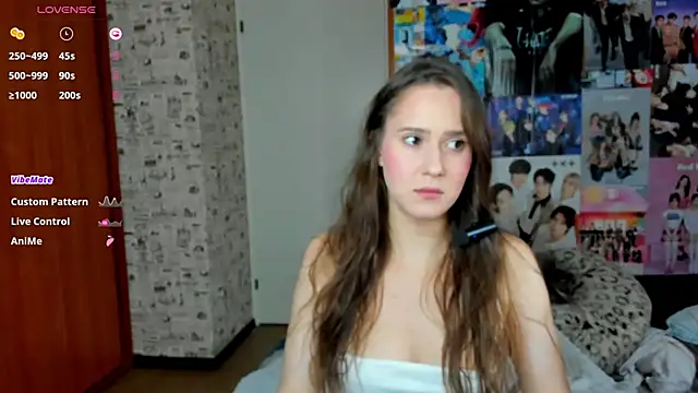 Snapshot of LucyRose3 chatting on 10.09.25 LucyRose3 online show from 10.09.25