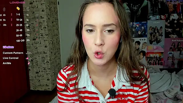 Snapshot of LucyRose3 chatting on 10.10.25 LucyRose3 online show from 10.10.25