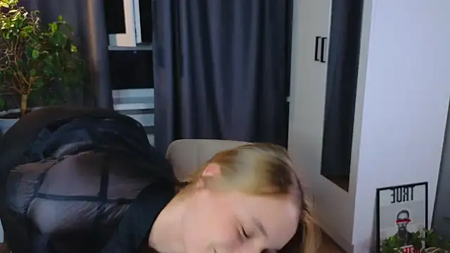 lisa schiele online show from 10.05.25