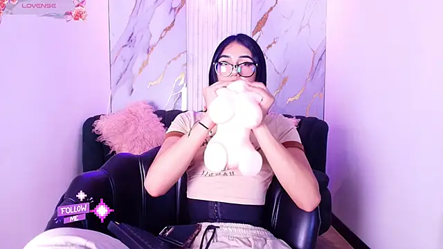 Snapshot of Mhiaa_Sweet chatting on 04.30.26 Mhiaa Sweet online show from 04.30.26