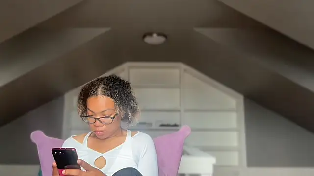 Snapshot of zahrabliss chatting on 07.19.26 zahrabliss online show from 07.19.26
