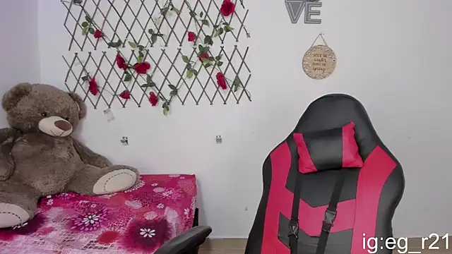 Snapshot of emma_grays2 chatting on 10.30.25 emma grays2 online show from 10.30.25