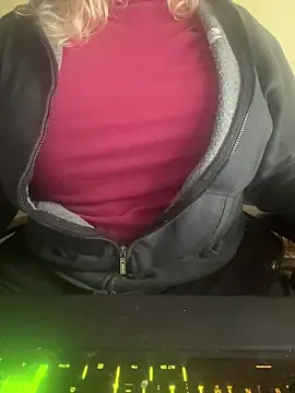 LunoviaXL online show from 11.04.25