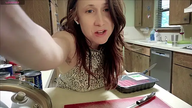 Snapshot of MommyGoddessL chatting on 11.11.25 MommyGoddessL online show from 11.11.25