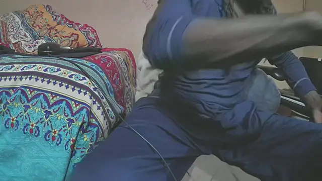 EYEzIAM online show from 11.21.25