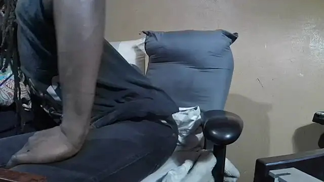 EYEzIAM online show from 02.05.26