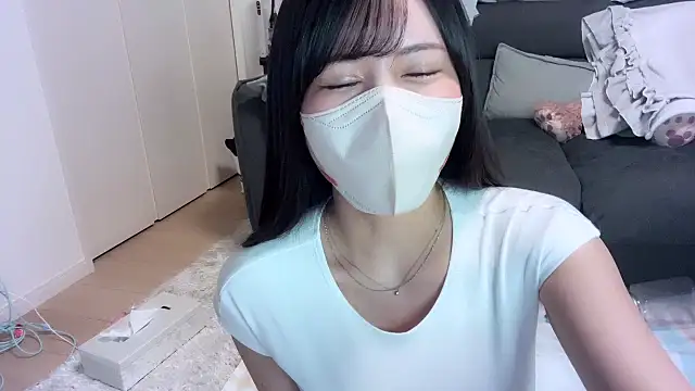 Snapshot of moemilk chatting on 10.28.25 moemilk online show from 10.28.25