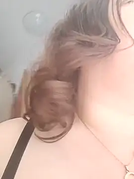 Snapshot of Feuchtekitty92@xh chatting on 09.24.25 Feuchtekitty92xh online show from 09.24.25