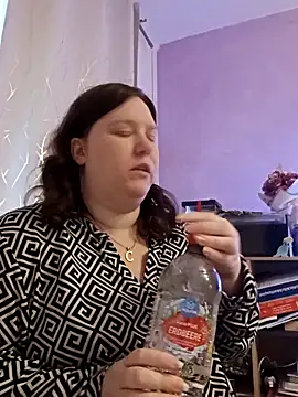 Snapshot of Feuchtekitty92@xh chatting on 10.14.25 Feuchtekitty92xh online show from 10.14.25