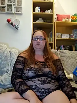 Snapshot of Luscious-LucyXX chatting on 05.06.26 Luscious-LucyXX online show from 05.06.26