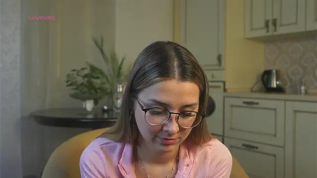 DarelleFaux online show from 10.08.25