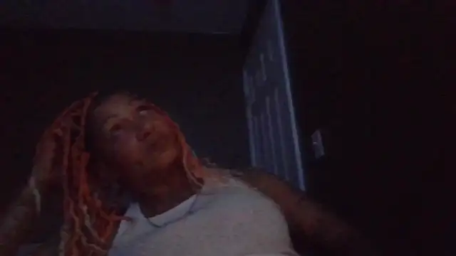 Snapshot of Flossee chatting on 09.20.25 Flossee online show from 09.20.25