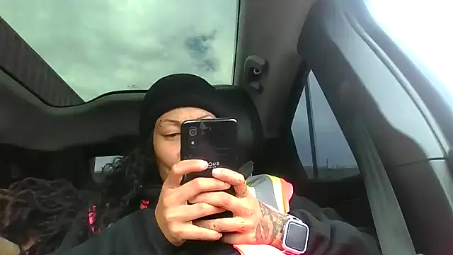 Snapshot of Flossee chatting on 11.12.25 Flossee online show from 11.12.25