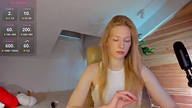 Snapshot of AuroraShoww chatting on 11.06.25 AuroraShoww online show from 11.06.25