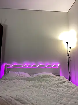 TiffaNoel online show from 10.18.25