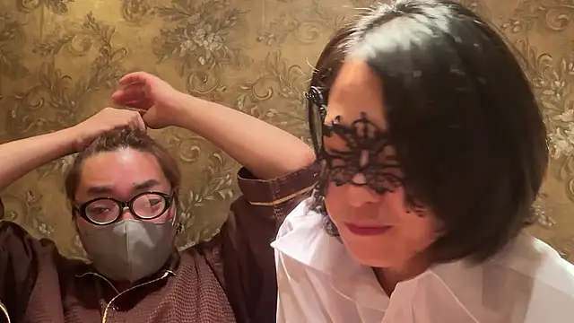 Snapshot of 21yuri27 chatting on 10.30.25 21yuri27 online show from 10.30.25