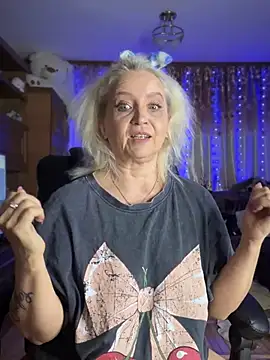 SquirtMilf00 online show from 01.06.25