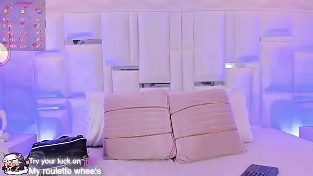 Im Molly Angel online show from 02.22.26