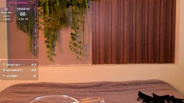 Dakotaferreti online show from 10.12.25