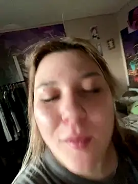 Snapshot of Kemeli008 chatting on 09.30.25 Kemeli008 online show from 09.30.25