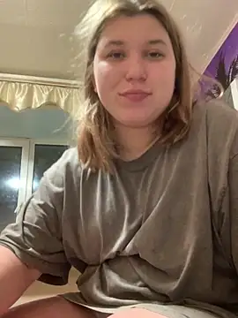 Snapshot of Kemeli008 chatting on 10.05.25 Kemeli008 online show from 10.05.25