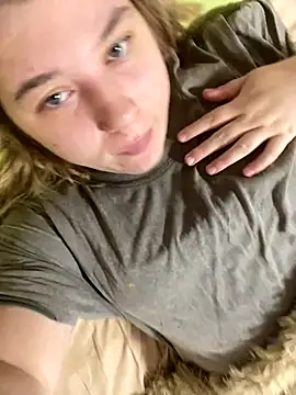 Snapshot of Kemeli008 chatting on 10.19.25 Kemeli008 online show from 10.19.25