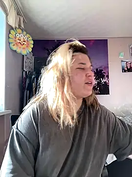 Snapshot of Kemeli008 chatting on 10.20.25 Kemeli008 online show from 10.20.25