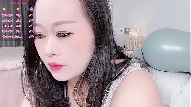 Snapshot of B-Yaya chatting on 09.28.25 B-Yaya online show from 09.28.25