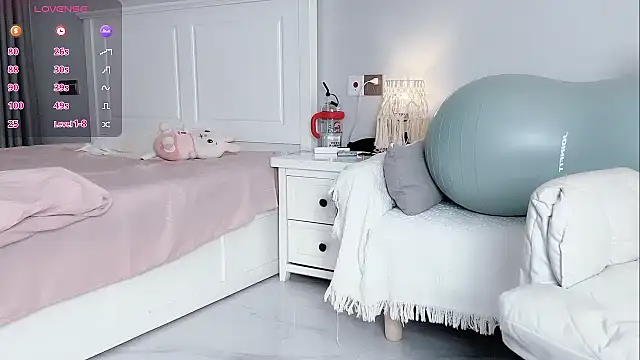 Snapshot of B-Yaya chatting on 10.11.25 B-Yaya online show from 10.11.25