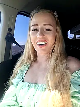 Snapshot of DeeA_Blondy chatting on 09.27.25 DeeA Blondy online show from 09.27.25