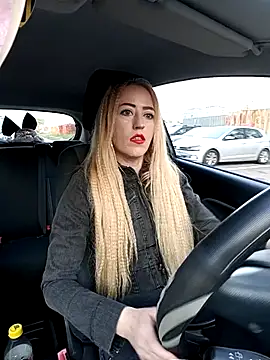 Snapshot of DeeA_Blondy chatting on 10.24.25 DeeA Blondy online show from 10.24.25