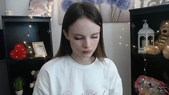 Snapshot of Ariella_ari chatting on 09.24.25 Ariella ari online show from 09.24.25