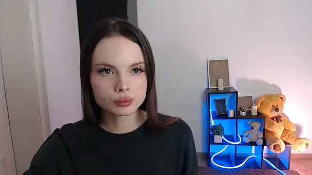 Snapshot of Ariella_ari chatting on 10.28.25 Ariella ari online show from 10.28.25