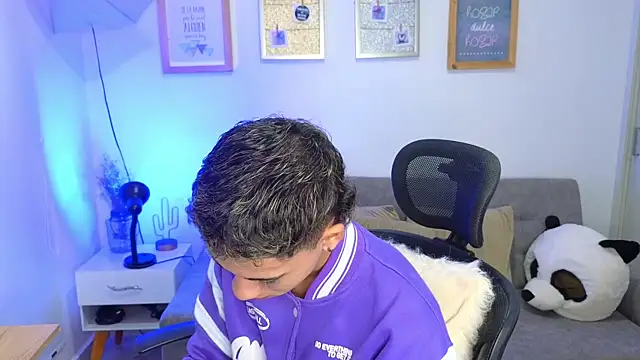 yulian vasquez online show from 11.19.25