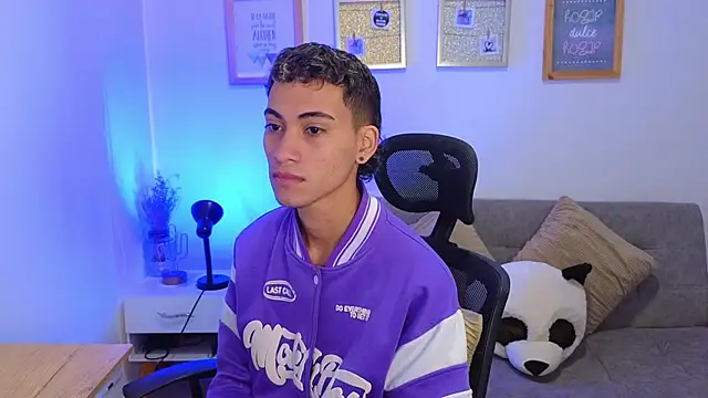 yulian vasquez online show from 12.17.25