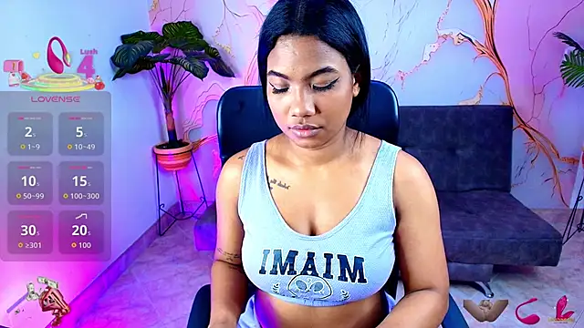 Snapshot of sharlottxl chatting on 09.24.25 sharlottxl online show from 09.24.25