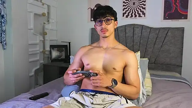 Snapshot of LatinReall chatting on 03.26.26 LatinReall online show from 03.26.26