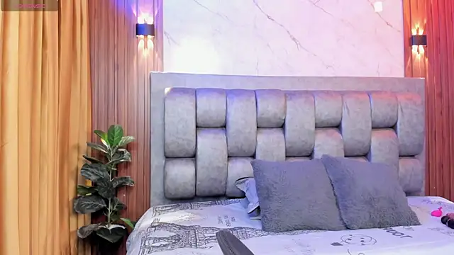 Snapshot of More_Hott chatting on 09.17.25 More Hott online show from 09.17.25