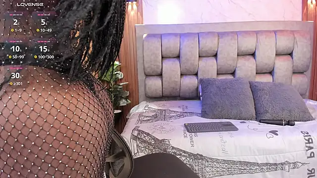 Snapshot of More_Hott chatting on 10.04.25 More Hott online show from 10.04.25