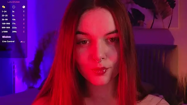 Snapshot of BellaDevile_ chatting on 09.28.25 BellaDevile online show from 09.28.25