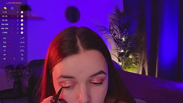 Snapshot of BellaDevile_ chatting on 10.09.25 BellaDevile online show from 10.09.25