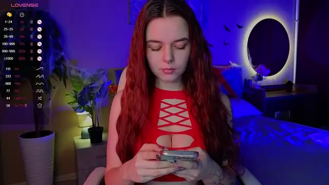 Snapshot of BellaDevile_ chatting on 10.23.25 BellaDevile online show from 10.23.25