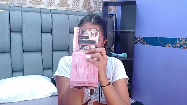 EMMA ROGGER online show from 09.20.25