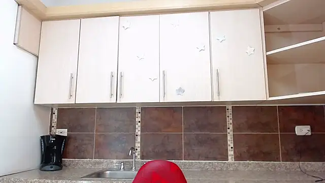 EMMA ROGGER online show from 10.15.25