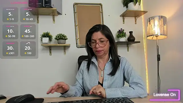 Snapshot of SabinaDeluxe_cg chatting on 10.16.25 SabinaDeluxe cg online show from 10.16.25