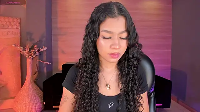 Snapshot of SophieHouston_ chatting on 10.21.25 SophieHouston online show from 10.21.25