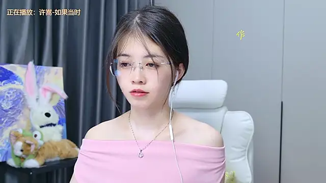 Snapshot of Qianqian-888 chatting on 10.15.25 Qianqian-888 online show from 10.15.25