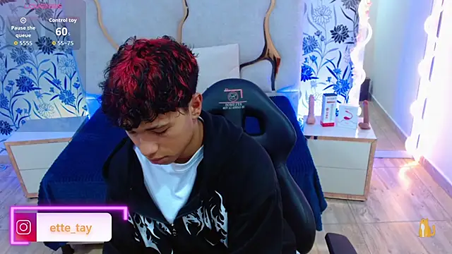 Snapshot of Ette_tay chatting on 10.04.25 Ette tay online show from 10.04.25
