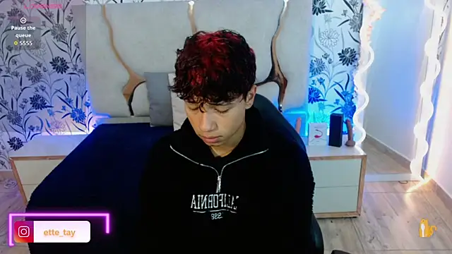 Snapshot of Ette_tay chatting on 10.10.25 Ette tay online show from 10.10.25